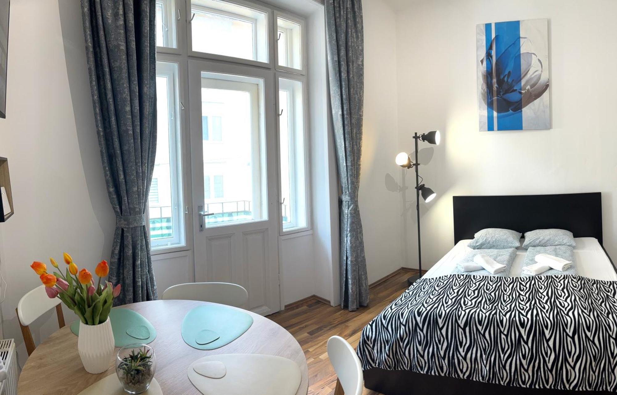 Big And Comfortable Mariahilfer Apartment Vienna Esterno foto
