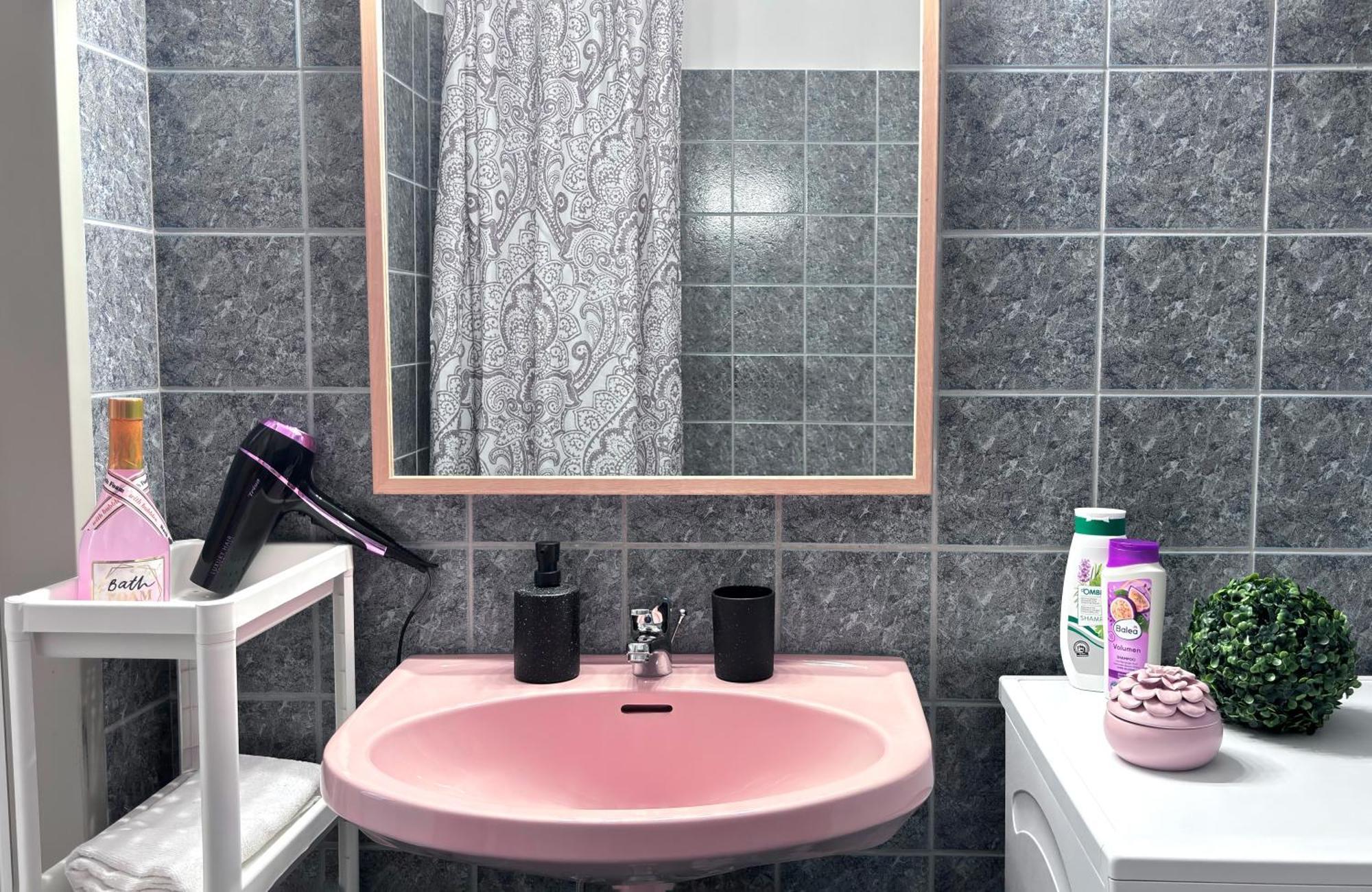 Big And Comfortable Mariahilfer Apartment Vienna Esterno foto